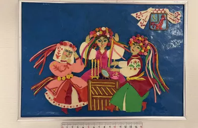 Сюжетная рельефная композиция «Гадание»