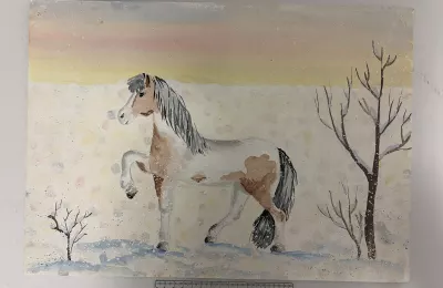 Лошадь на заснеженном поле