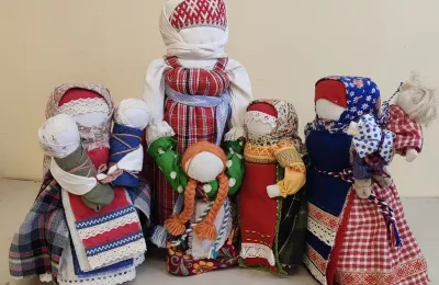 Композиция из текстильных кукол