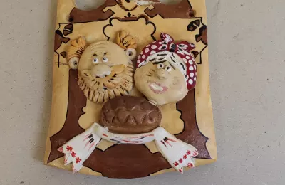 Декоративное панно с изображением деда, бабки и каравая