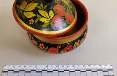 Сахарница с крышкой в стиле Хохлома