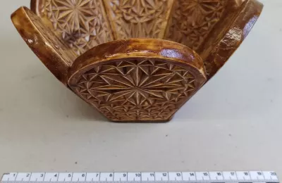Чаша декоративная резная