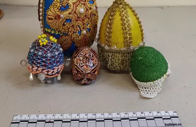 Группа декоративных пасхальных яиц