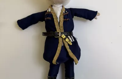 Кукла в традиционном кавказском костюме