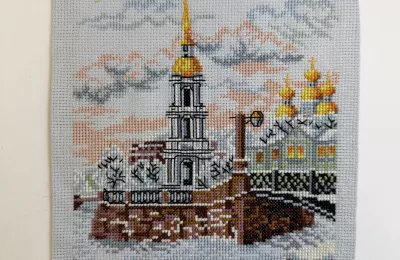 Вышивка с изображением архитектурного пейзажа
