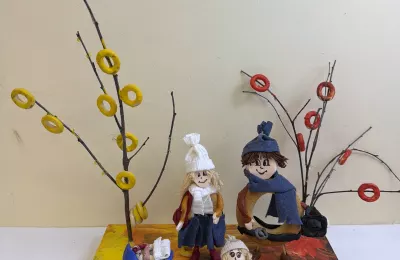 Декоративная композиция с фигурками и баранками