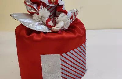 Кукла в пышном платье
