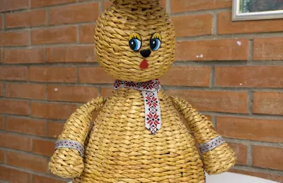 Плетеная фигурка зайца
